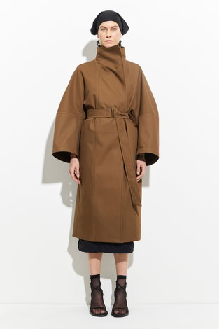 COAT WITH SPECIAL SLEEVE CONSTRUCTION CHESTNUT