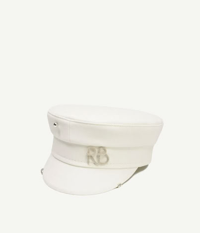 PIERCED LOGO-PLAQUE BAKER BOY CAP IN IVORY