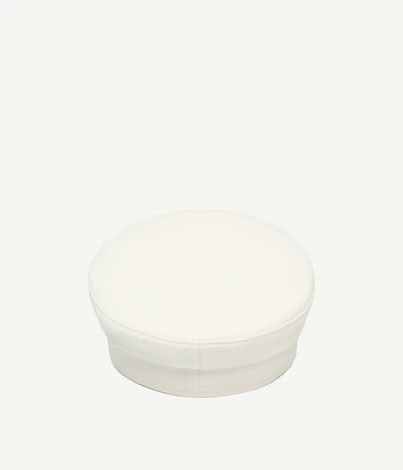 PIERCED LOGO-PLAQUE BAKER BOY CAP IN IVORY