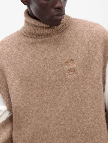 SCARF-SLEEVE SWEATER IN CAMEL
