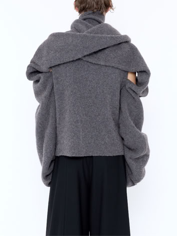 SCARF-SLEEVE SWEATER IN GREY BLUE