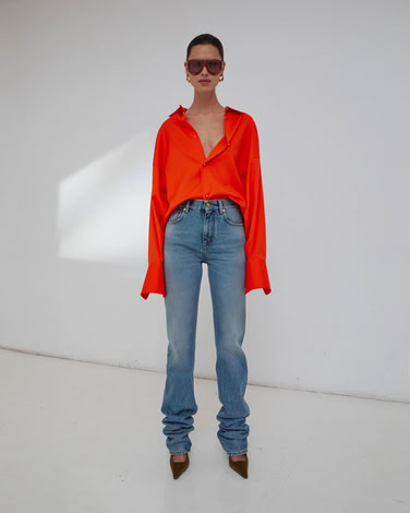 SARAH - STRAIGHT LEG FITTED DENIM IN LIGHT WASH