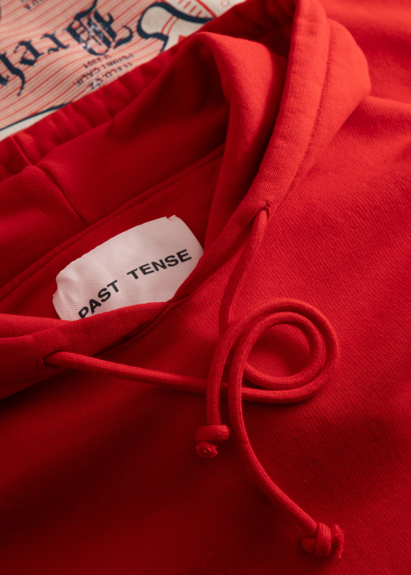 BREWING HOODIE IN RED