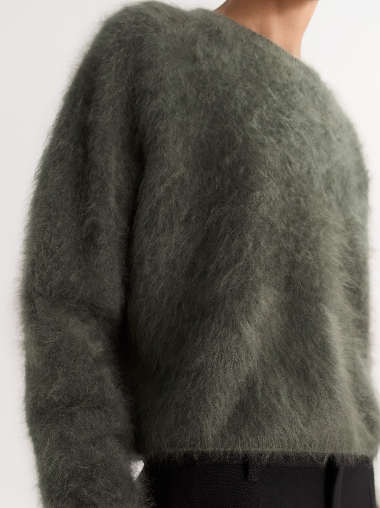 BRUSHED CREWNECK OLIVE