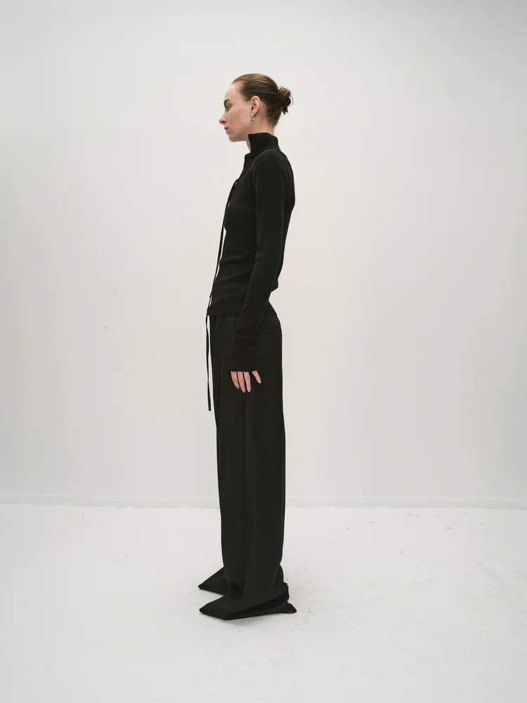 CAPRI ZIPPER TANK IN BLACK