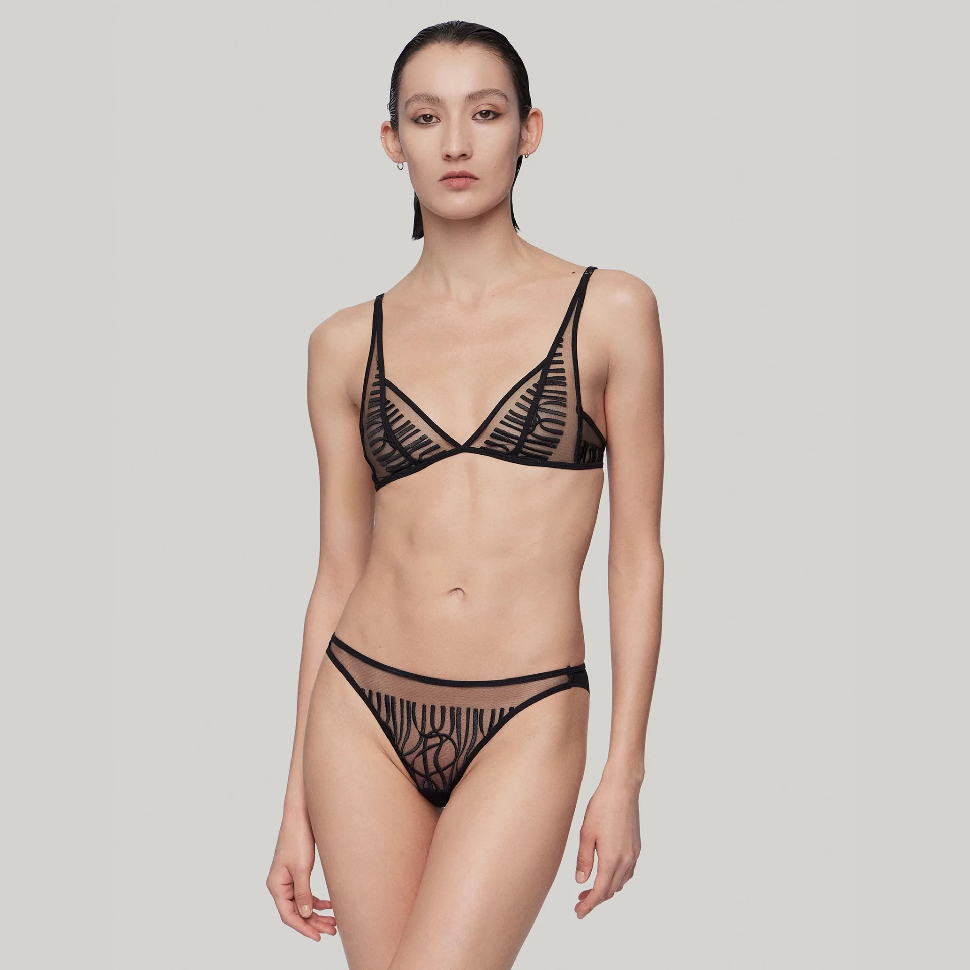 ELONGATED TRIANGLE BRA BLACK