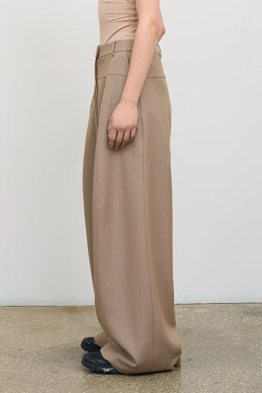 HIGH-RISE WOOL WIDE-LEG PANTS IN BEIGE