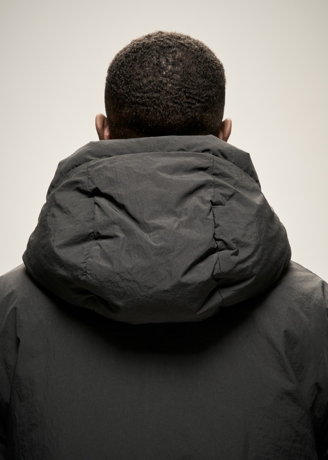 HYBRID PUFFER JACKET IN BLACK