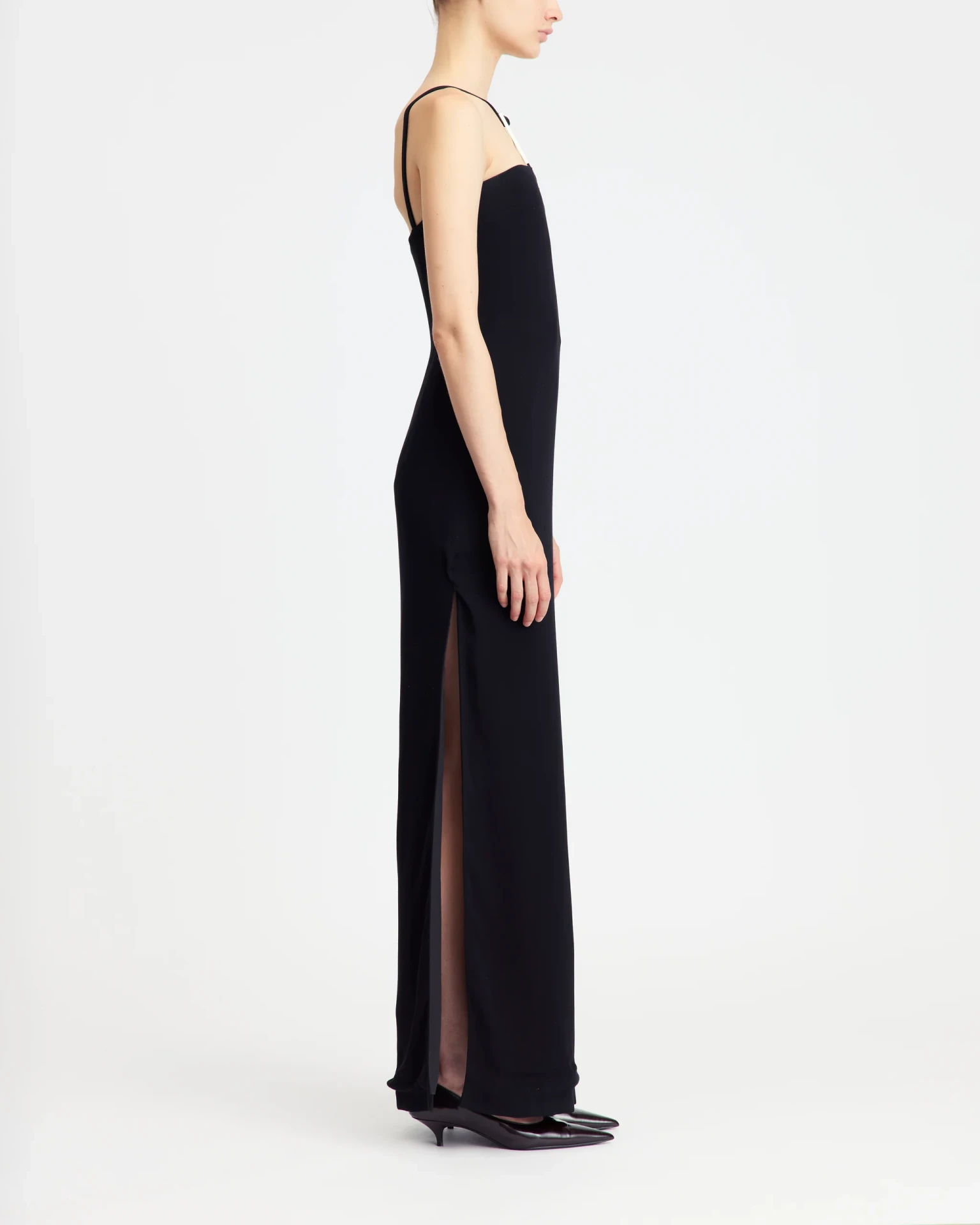 ILIAN GOWN IN BLACK
