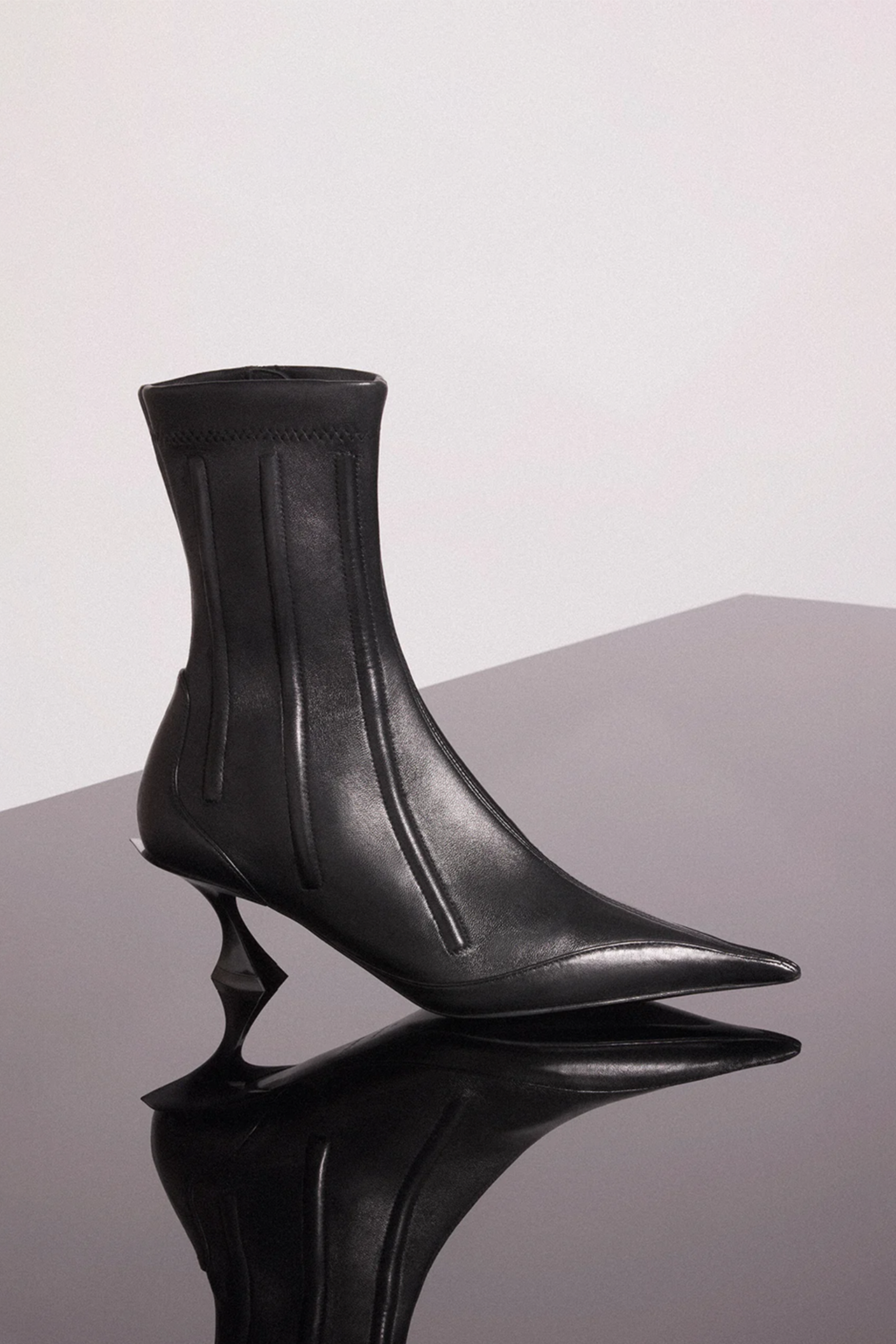 KITTEN ANKLE BOOT CALFSKIN BLACK