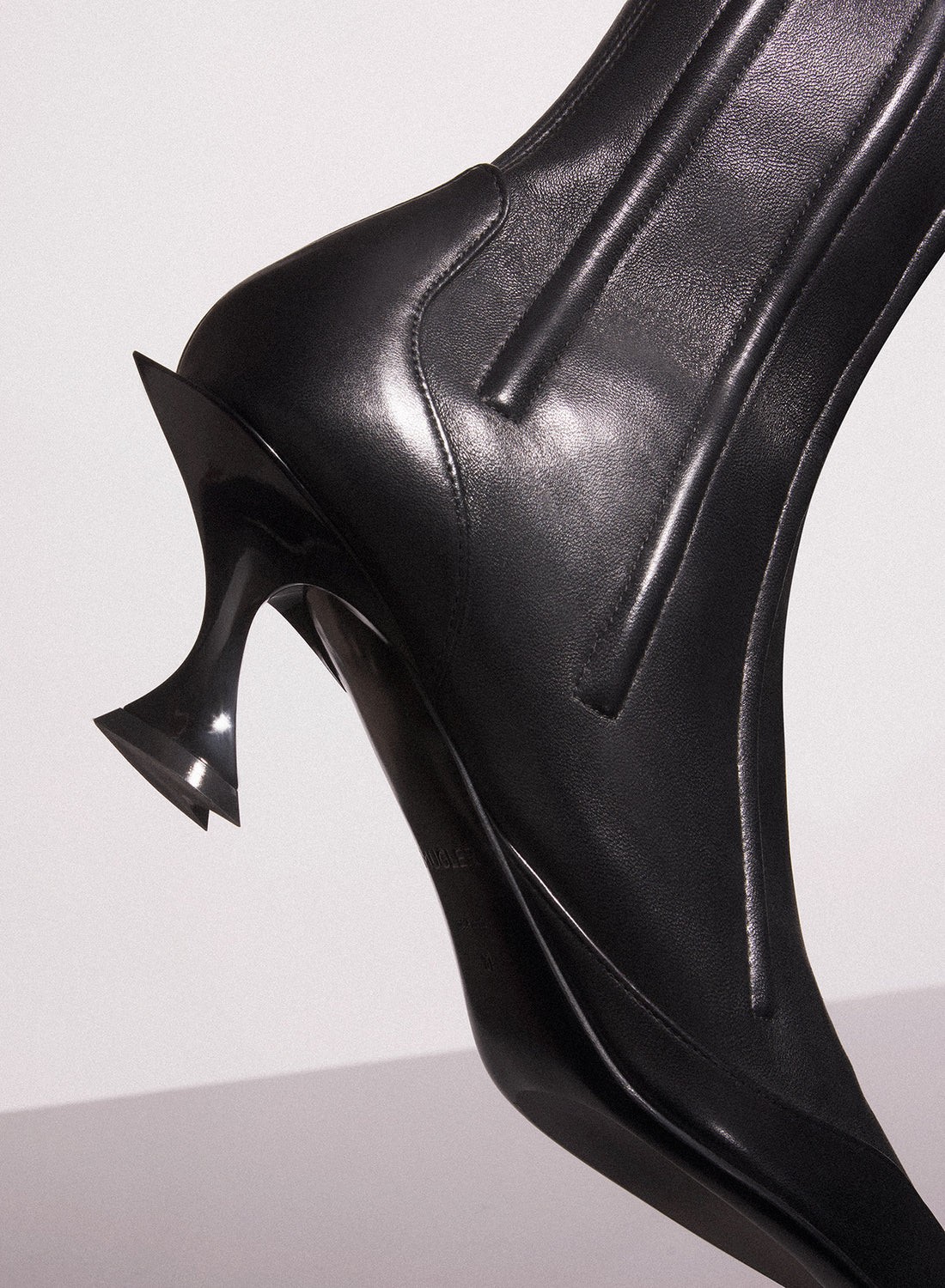 KITTEN ANKLE BOOT CALFSKIN BLACK