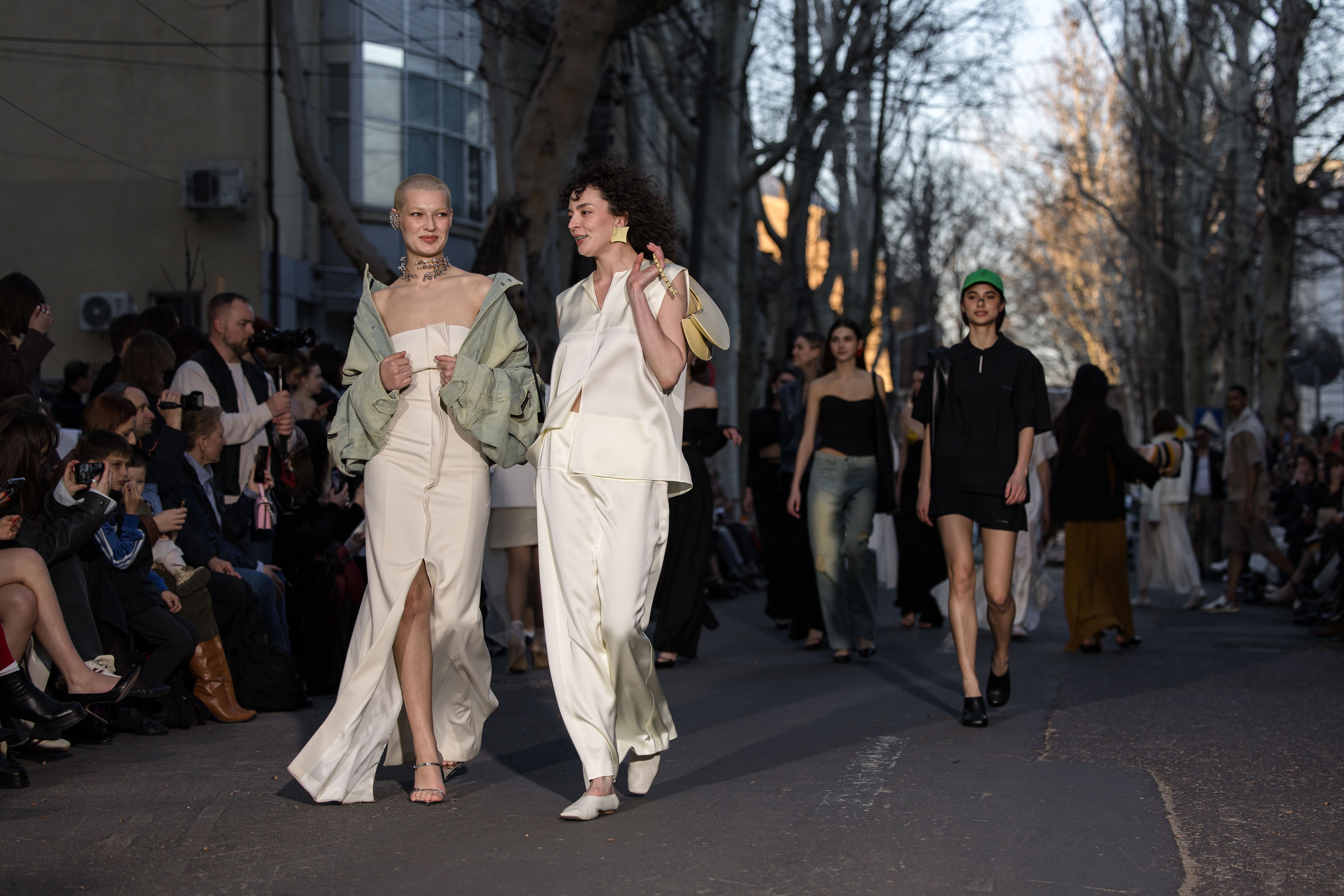 MOLDOVAN BRANDS RUNWAY — DOFAMIN SS25