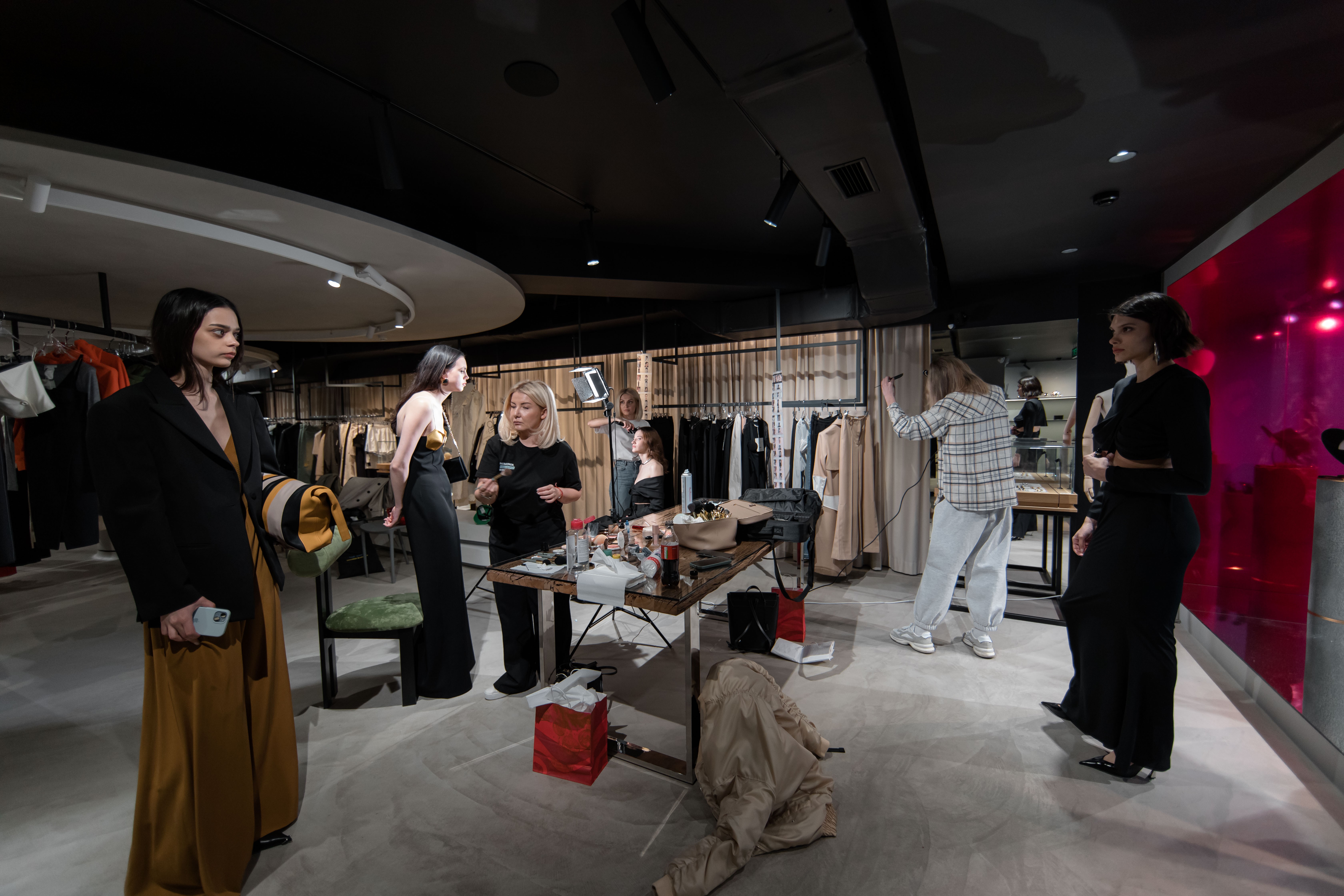 MOLDOVAN BRANDS RUNWAY — DOFAMIN SS25