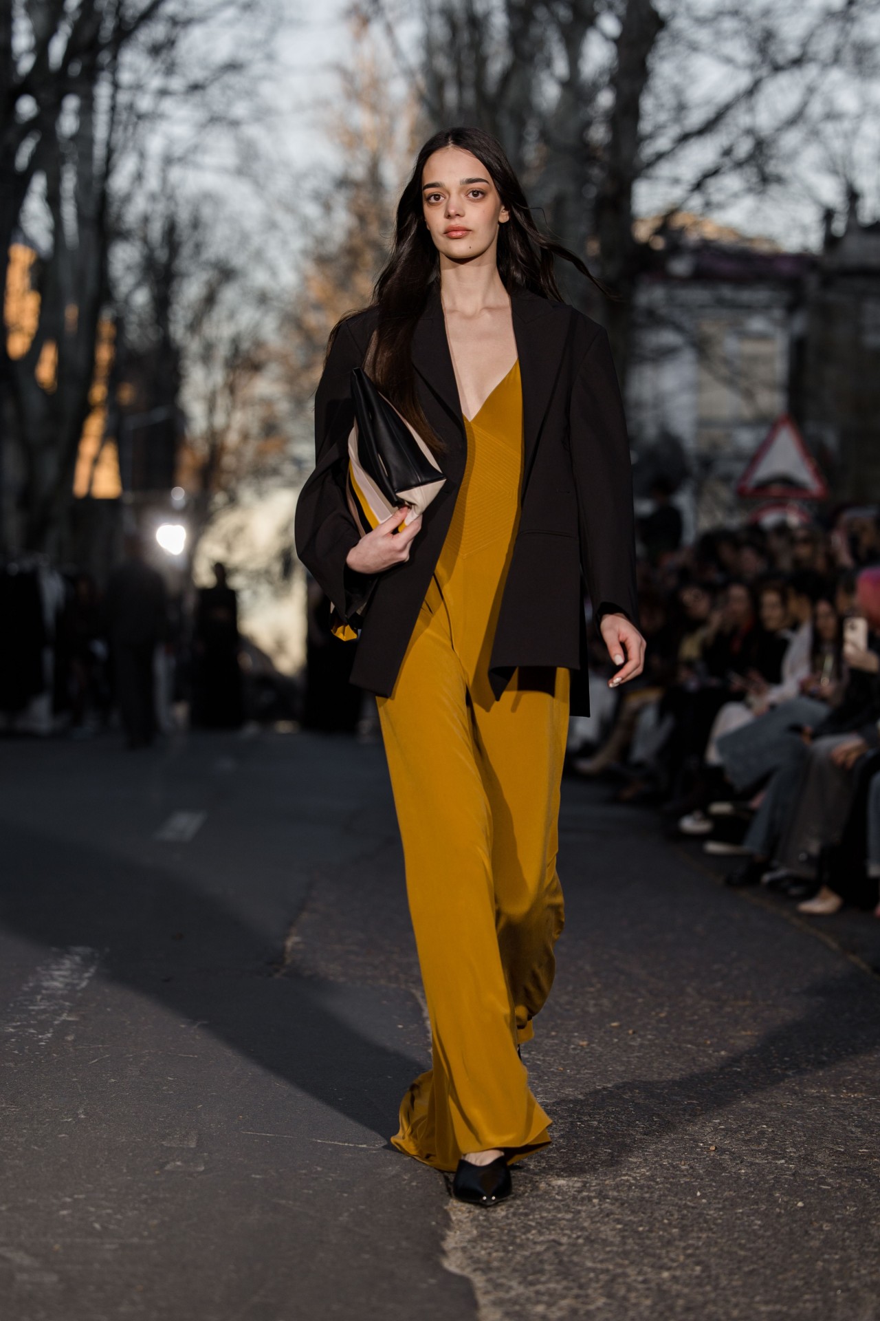 MOLDOVAN BRANDS RUNWAY — DOFAMIN SS25