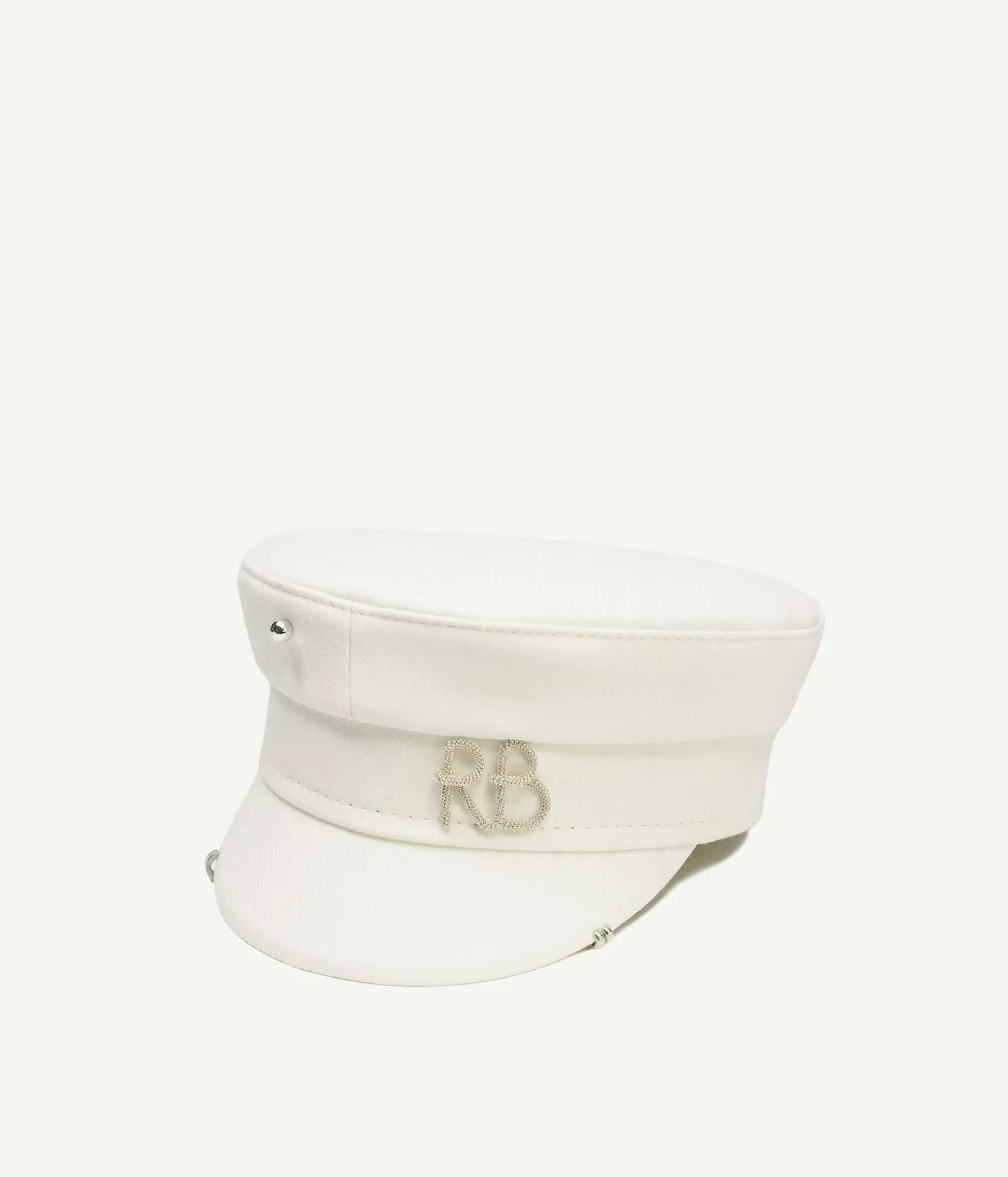 PIERCED LOGO-PLAQUE BAKER BOY CAP IN IVORY
