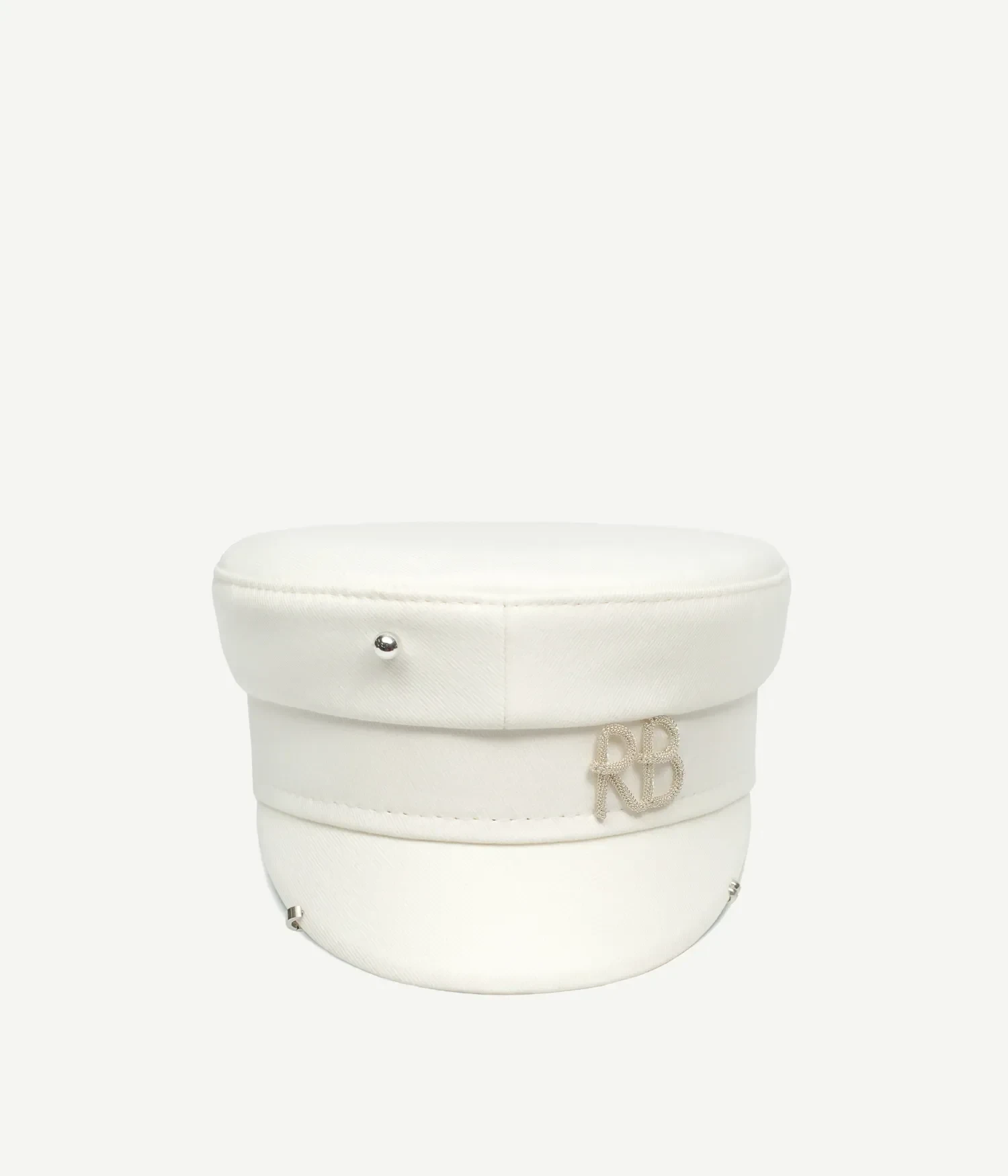 PIERCED LOGO-PLAQUE BAKER BOY CAP IN IVORY