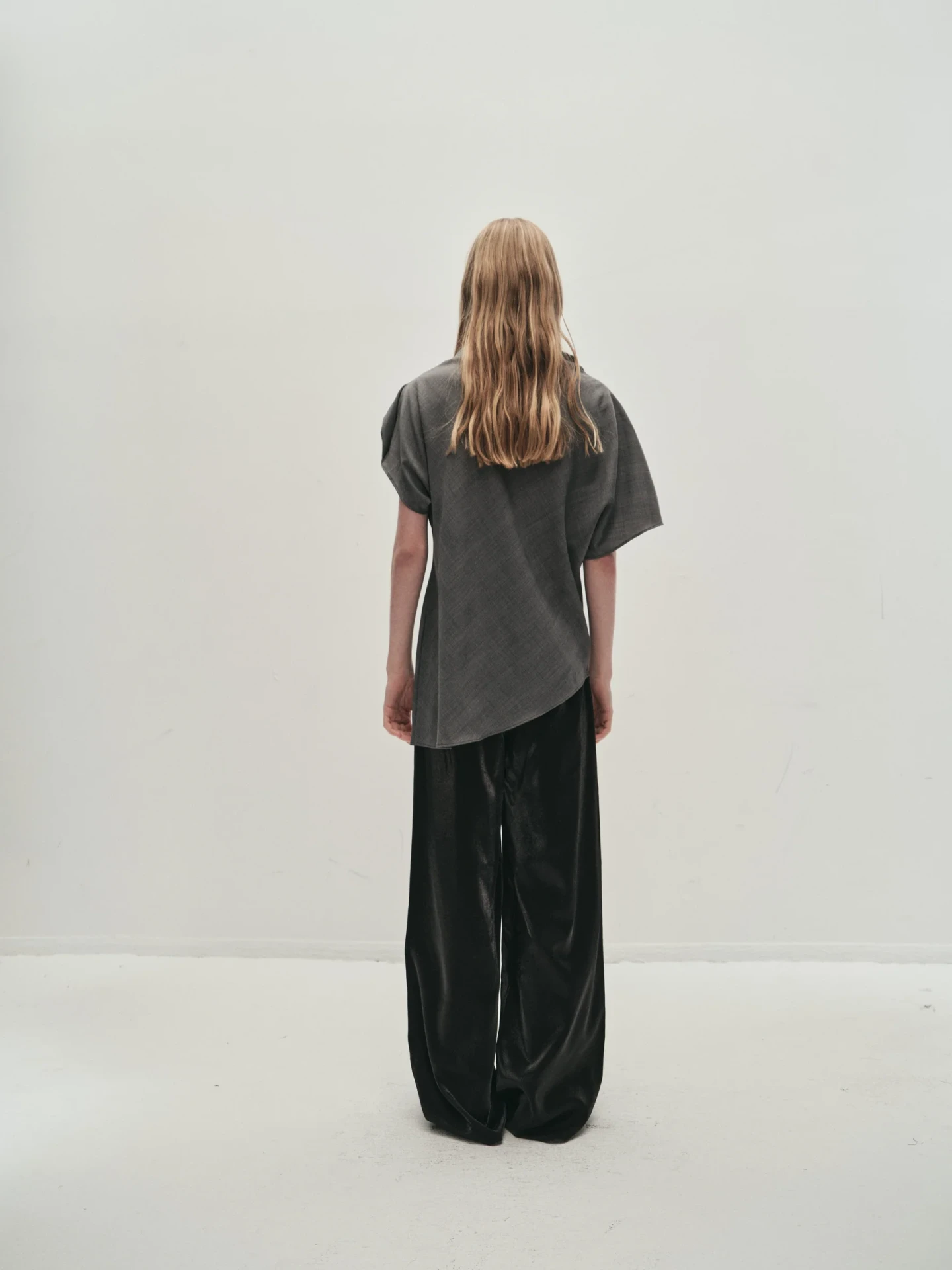 RHEA SHORT SLEEVE IN GREY