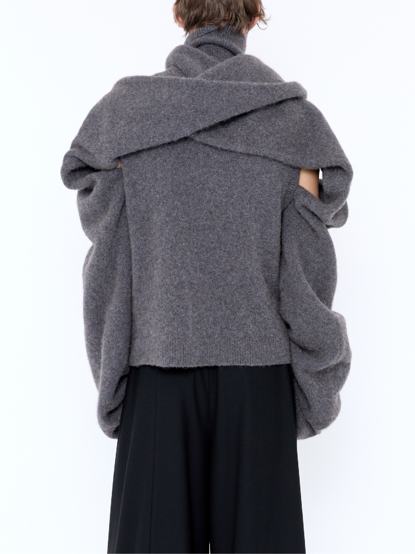 SCARF-SLEEVE SWEATER IN GREY BLUE