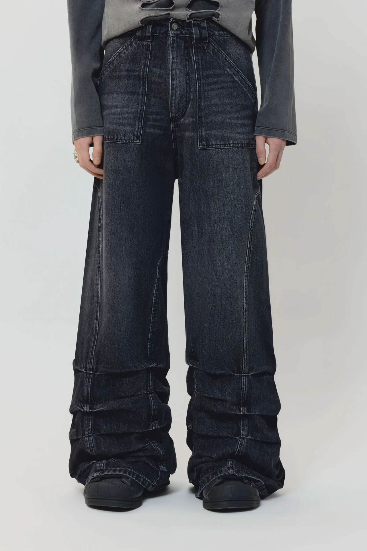 AVAVAV SMOCK DETAILED JEANS IN WASHED BLACK