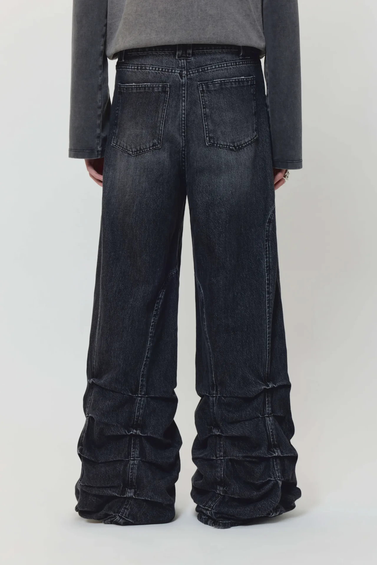 AVAVAV SMOCK DETAILED JEANS IN WASHED BLACK