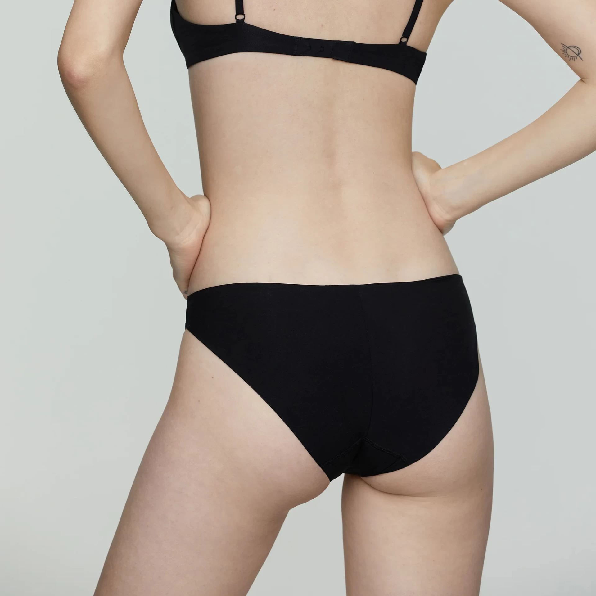 MINIMALIST BRIEFS BLACK