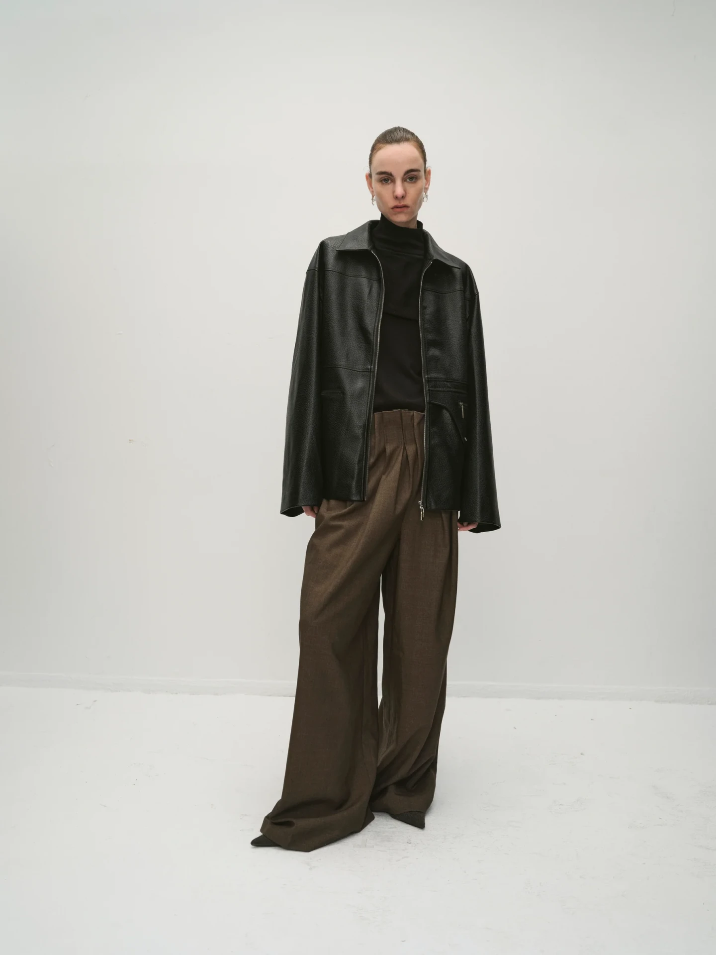 TATANIA GATHERED TROUSERS IN BROWN