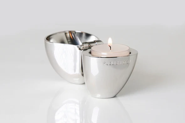 TEALIGHT CANDLE HOLDER IN SILVER