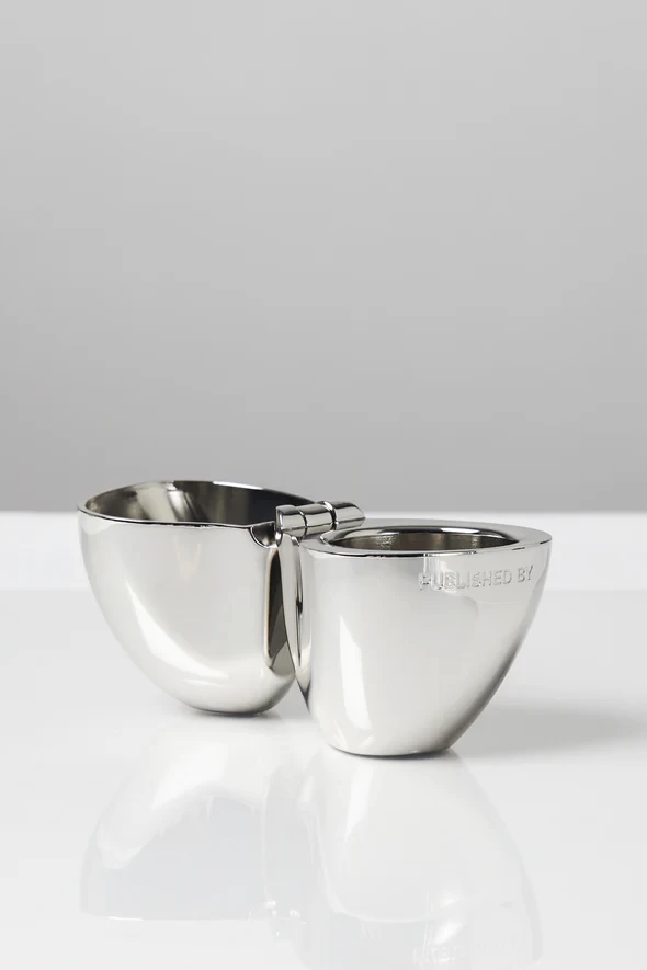 TEALIGHT CANDLE HOLDER IN SILVER