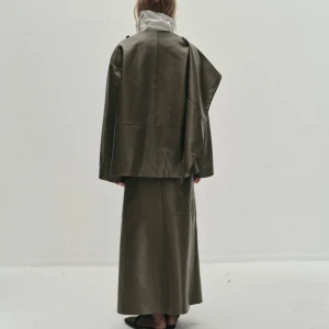 ARAKI LEATHER SKIRT IN GREEN