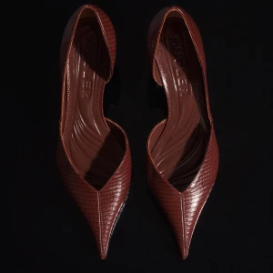 DARK BROWN LEATHER FANG 55 PUMP