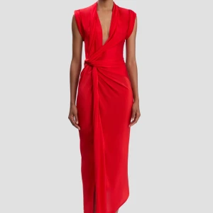 ASYMMETRIC TWIST DETAIL DRESS IN CARDINAL RED