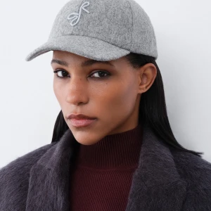 BASEBALL CAP IN GREY
