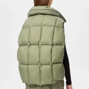 COZY CLOUD VEST OLIVE GREEN