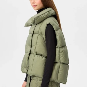 COZY CLOUD VEST OLIVE GREEN