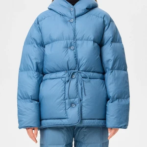 HOODED PUFFER JACKET STONE BLUE 