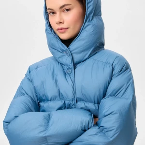 HOODED PUFFER JACKET STONE BLUE 