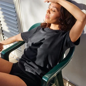 W - T-SHIRT HEAVYWEIGHT IN BLACK