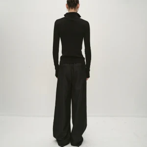 CAPRI ZIPPER TANK IN BLACK