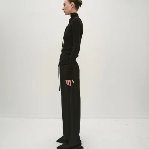 CAPRI ZIPPER TANK IN BLACK