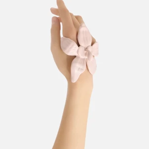 FLOWER HAND CUFFS NUDE 01