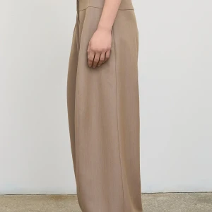 HIGH-RISE WOOL WIDE-LEG PANTS IN BEIGE