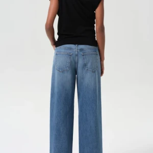 KEIRA JEAN IN DOWNTOWN IN DARK BLUE