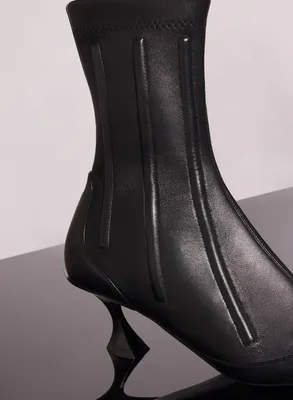 KITTEN ANKLE BOOT CALFSKIN BLACK