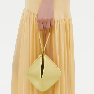 MINI CRUSHED GRAIN BAG LEATHER WASHED LEMON