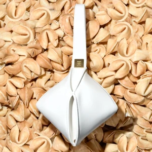 MINI CRUSHED GRAIN BAG LEATHER WHITE