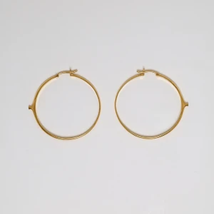 NENUPHAR HOOP EARRINGS IN GOLD 