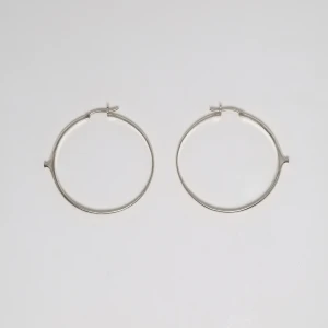 NENUPHAR HOOP EARRINGS IN SILVER 