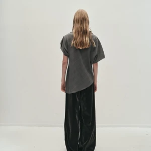 RHEA SHORT SLEEVE IN GREY