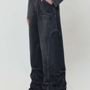 AVAVAV SMOCK DETAILED JEANS IN WASHED BLACK