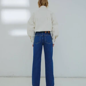 LU - STRAIGHT PLEAT EFFECT FITTED DENIM IN BLUE DENIM 